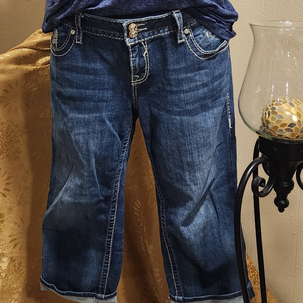 Vigoss Jeans Capri style size 18 or 18W Rhinestone V Button pocket length 21
